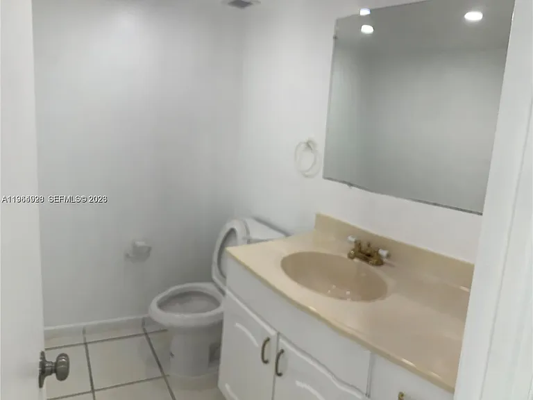 16740 NE 9th Ave #206 — Photo 8