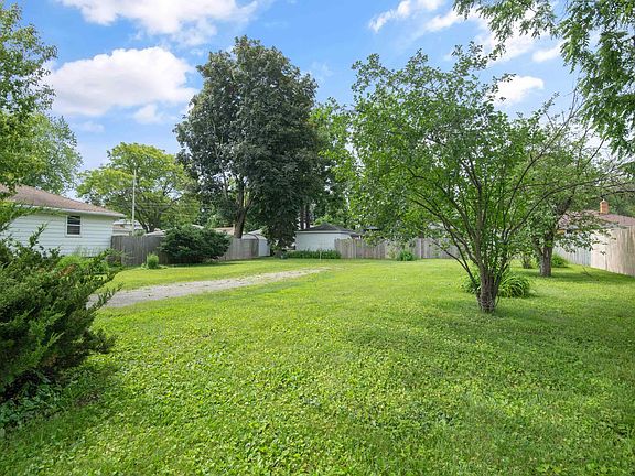 4th image of 1063 Langlade Ave