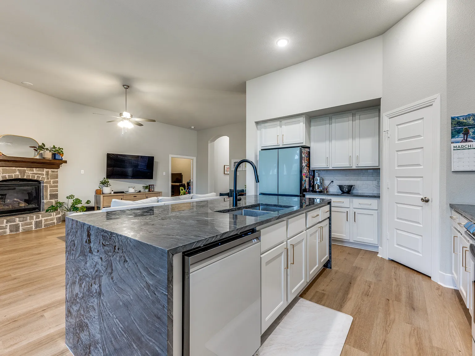 1249 Meridian Dr — Photo 4