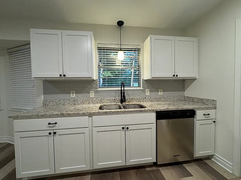 1302 Blueridge Pkwy — Photo 9