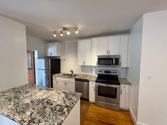 5th image of 134 Danube Ave APT 4