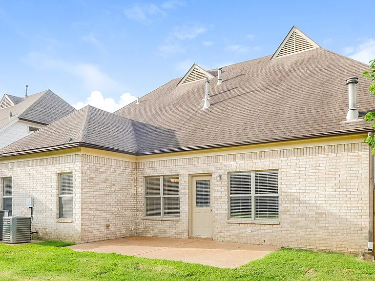 445 Green Willow Cv — Photo 17