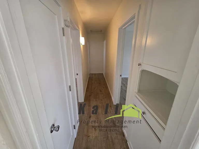 2141 Flintridge Dr — Photo 9
