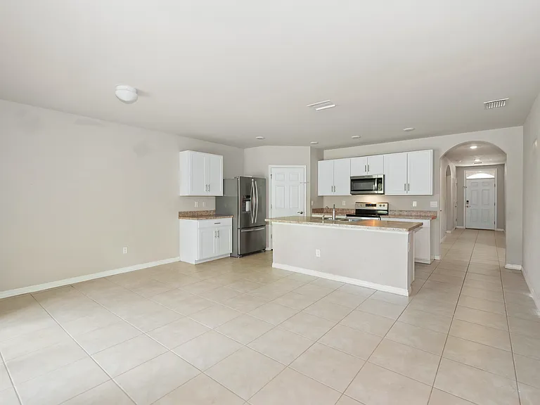 20550 Charles St — Photo 2