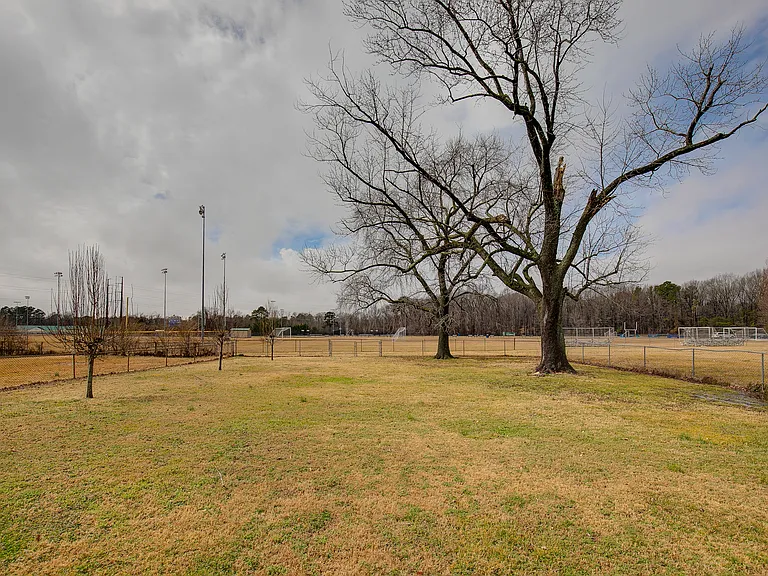 304 Sunset Cir — Photo 35