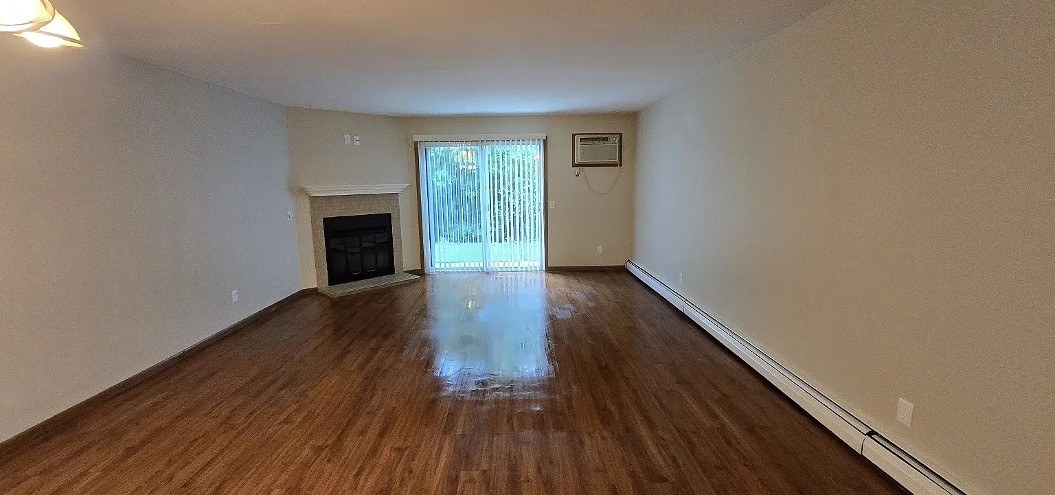 Commercial Avenue — Photo 2