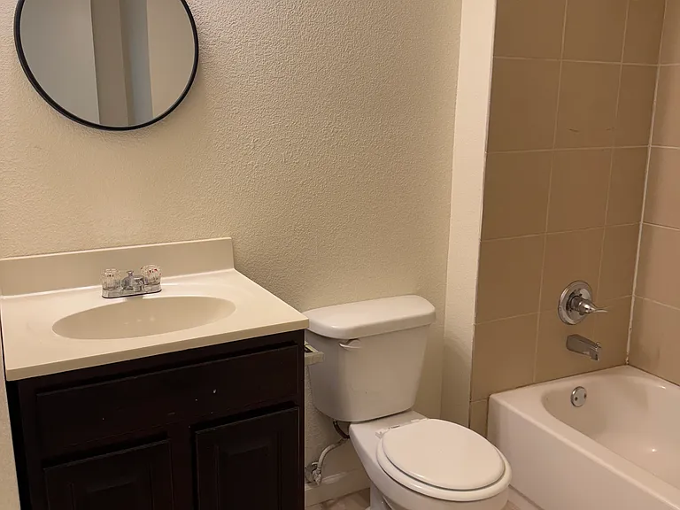 2217 Woodcreek #B — Photo 9