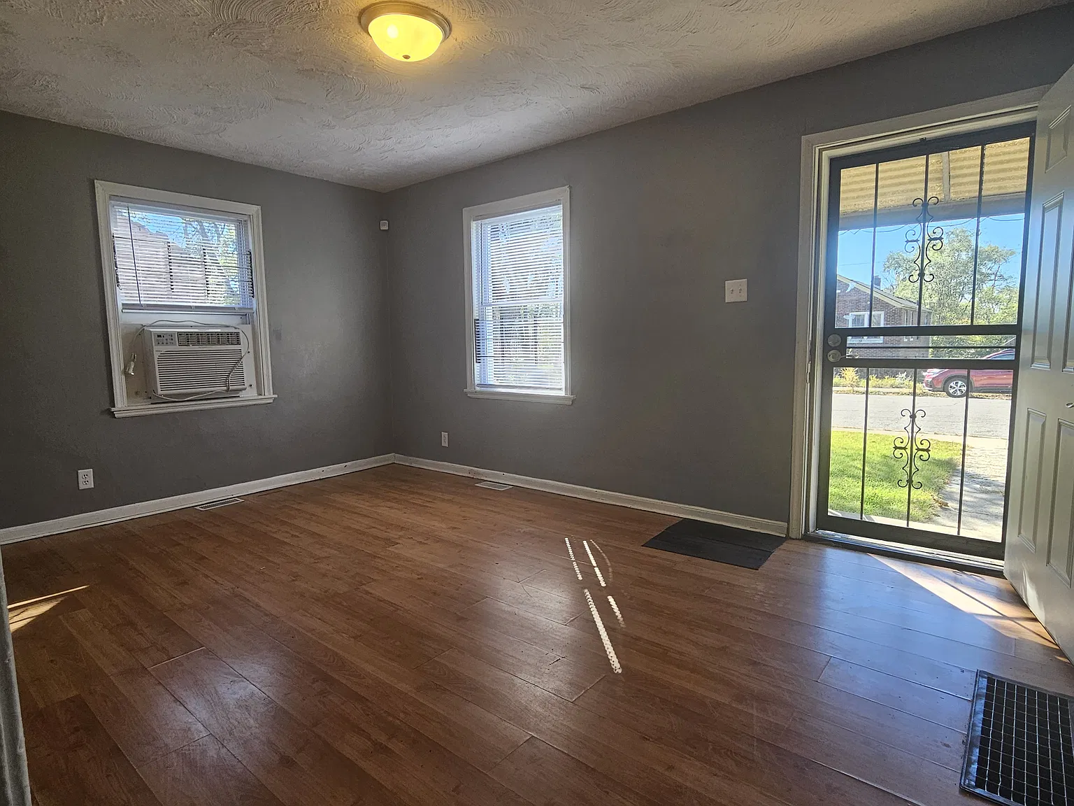 3 bed, 800 sqft, $1,275 — Photo 3