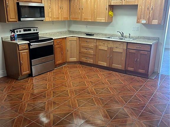 3rd image of 7842 N Coronet Ct