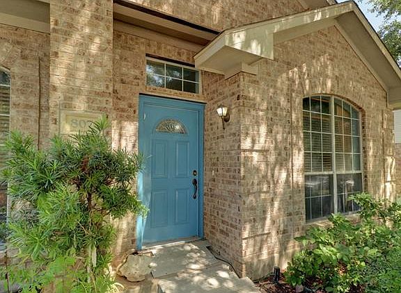 3rd image of 807 Ivy Dr
