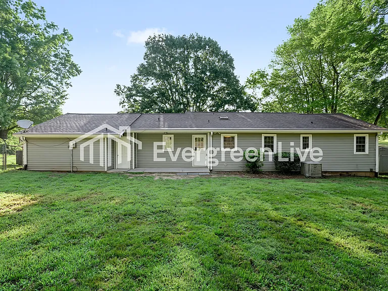 2748 Knob Hill Dr — Photo 10