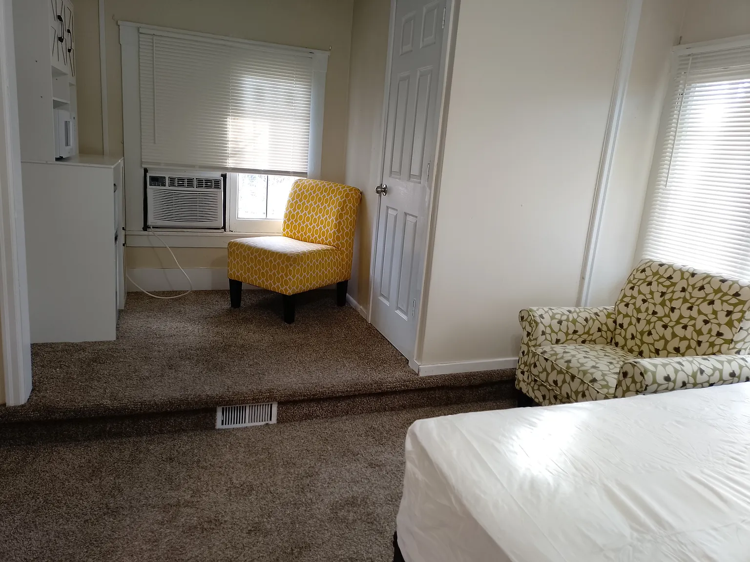 3 bed, 1300 sqft, $545 — Photo 1