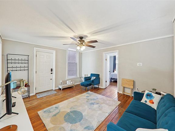 3rd image of 2322 Michigan Ave