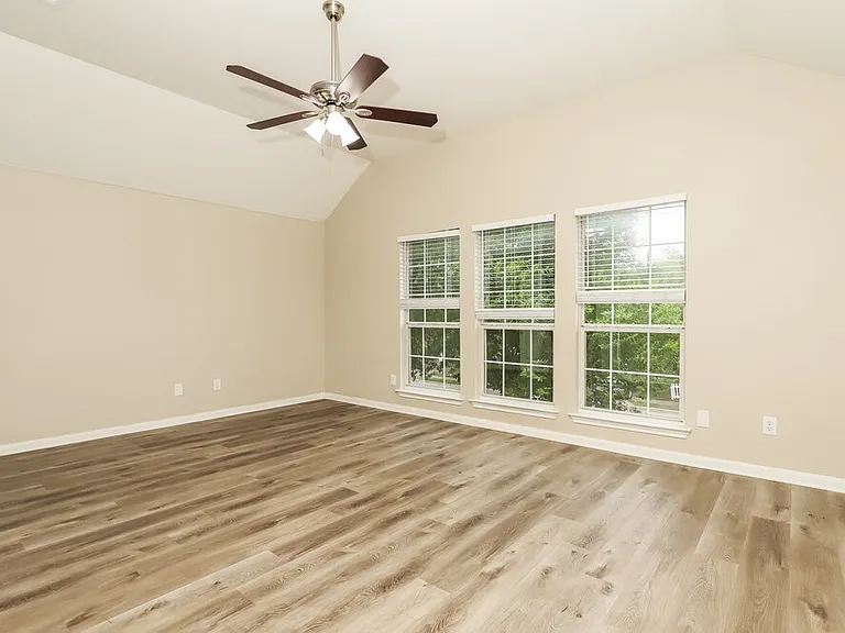 539 W Metcalfe St — Photo 10