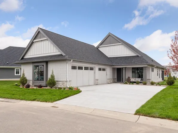 126 Spring Farm Rd, North Oaks, MN 55127