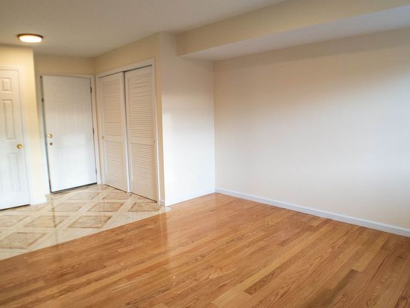 3rd image of 17 Mallory Ave APT 2F