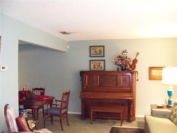 4th image of 2915 Norwood Ln