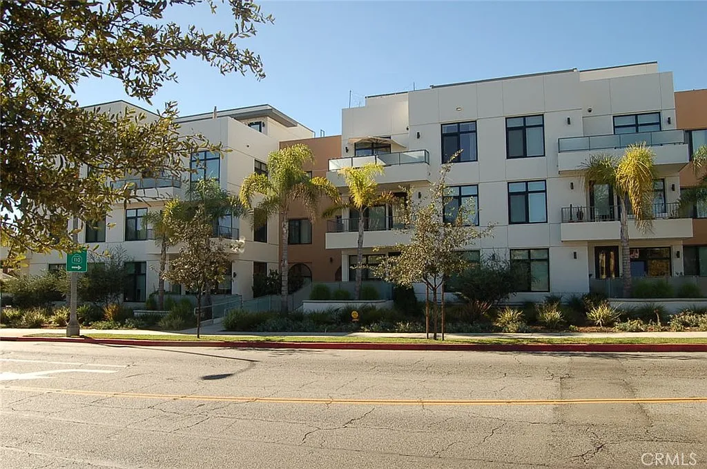 2 bed, 1220 sqft, $4,500 — Photo 1