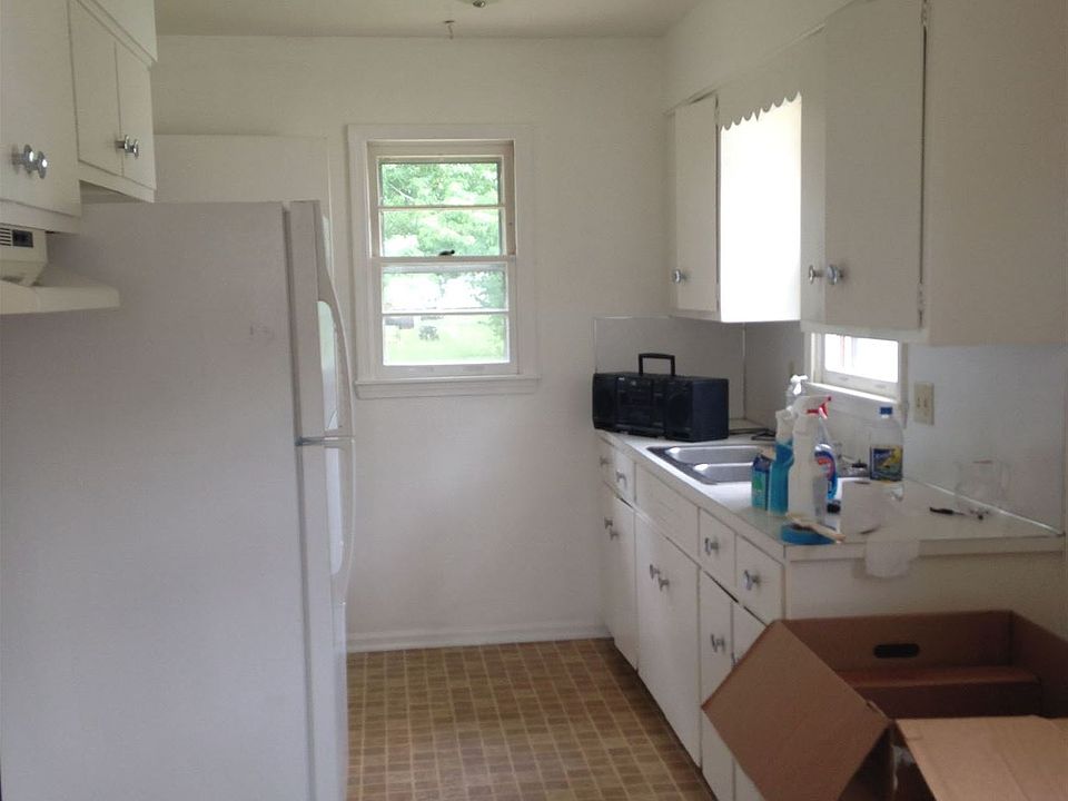 kitchen while workimg