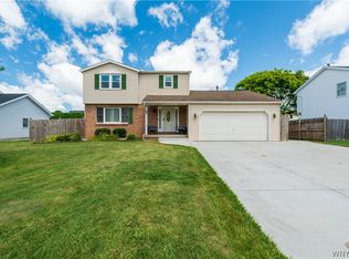 24 Grafton Ct, Lancaster, NY 14086