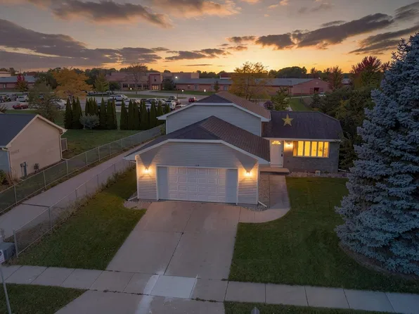 1755 Woodstock St, Oshkosh, WI 54904