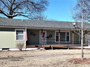 724 N 3rd St, Burlington, KS 66839