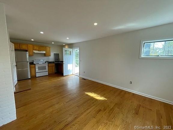 5th image of 322 Portland Ave