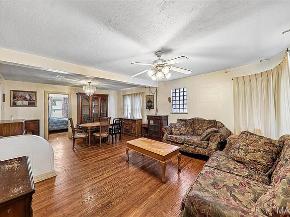 4th image of 2912 Maywood Ave