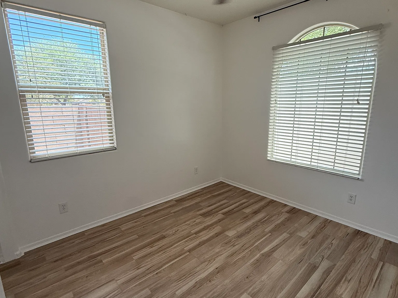 4 bed, 1967 sqft, $2,600 — Photo 4