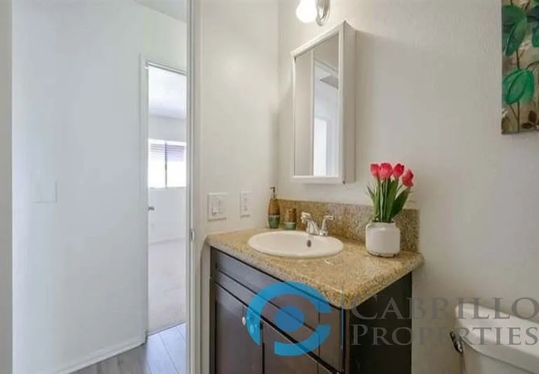 4523 Winona Ave #B — Photo 9