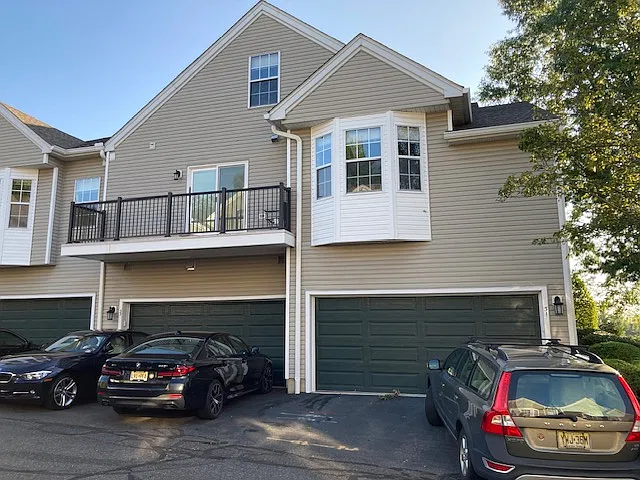 2 bed, 1717 sqft, $3,650 — Photo 2