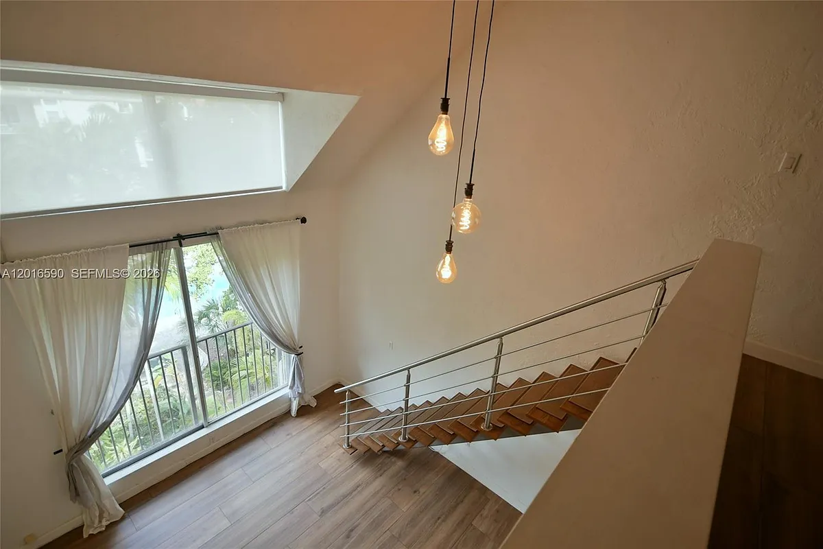 Building Photo - 6884 N Kendall Dr #C401