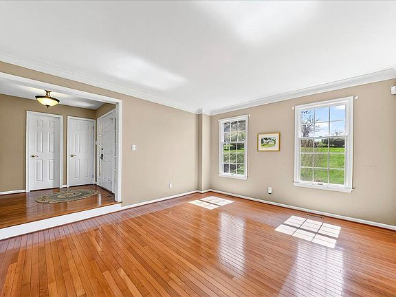 3rd image of 311 Bolton Ln