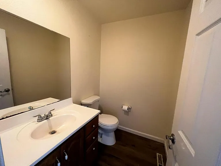 17800 Henry Rd — Photo 6
