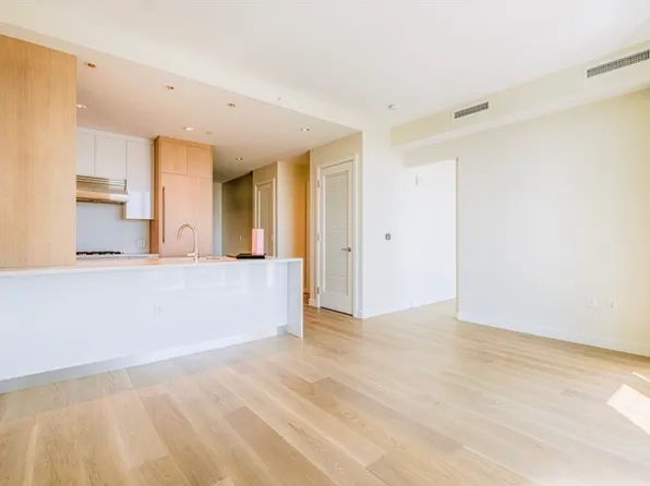 188 Brookline Ave Unit 21H, Boston, MA 02215