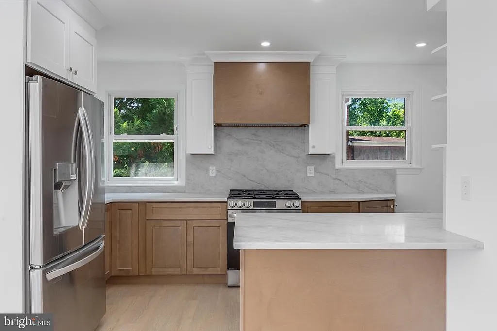 4 bed, 2.0 bath, 870 sqft, $3,000 — Photo 3