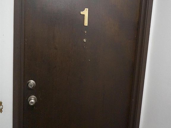 3rd image of 223 Southbrooke Dr APT 1