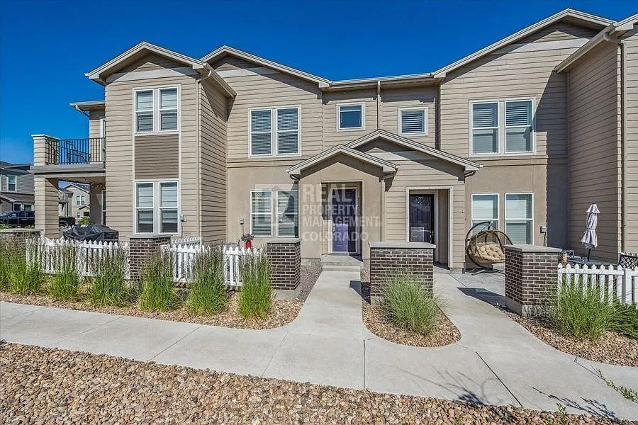 Beautiful Townhome in the desirable Weston Neighborhood — Photo 2
