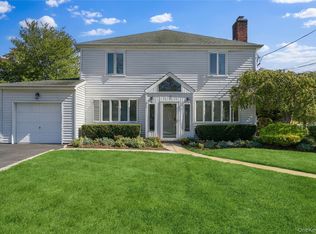 2 Amherst Pl, Massapequa, NY 11758