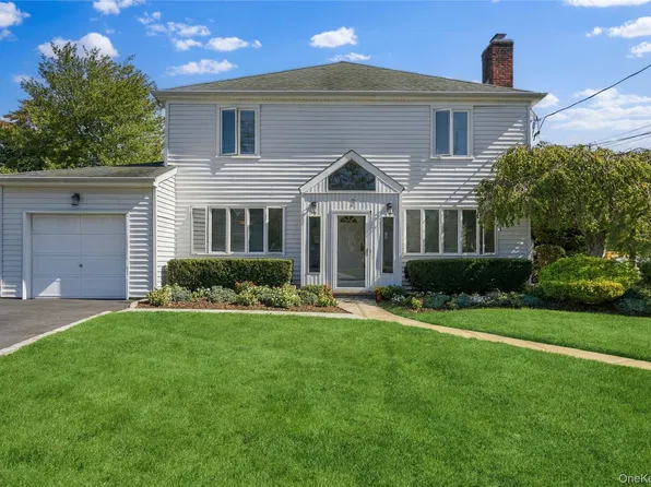 2 Amherst Place, Massapequa, NY 11758