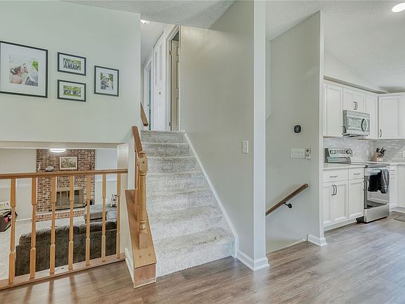 5th image of 22 Adobe Dr