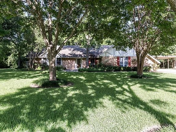 2nd image of 2106 Bishop Dr