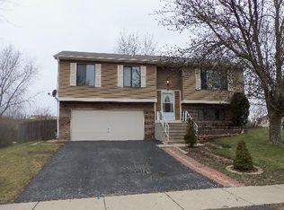 1065 Dover Ln, Aurora, IL 60504