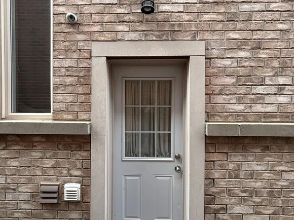 206 Aspenwood Dr, Newmarket, ON L3X 3L1