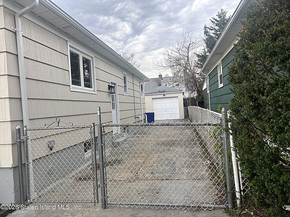 5th image of 527 Willowbrook Rd