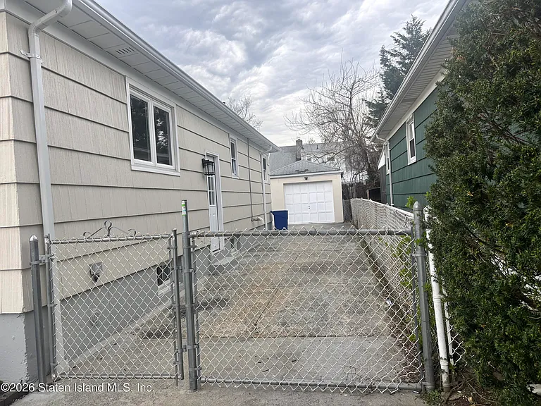 527 Willowbrook Rd — Photo 5