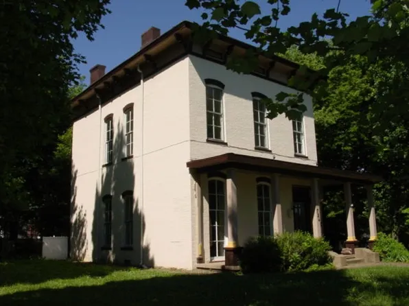 724 Center St, Henderson, KY 42420