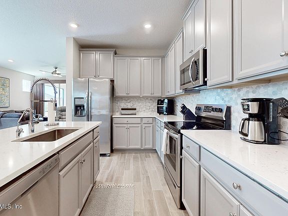 3rd image of 15125 VENOSA Circle