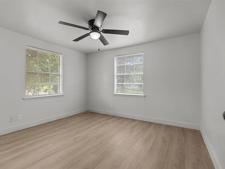 515 W Houston St #515 — Photo 9