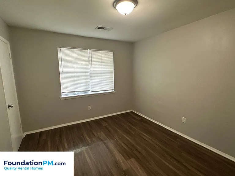 1056 Hudson St — Photo 9